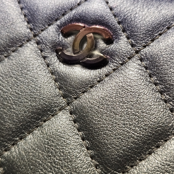 SOLD 🦄 💎Chanel Iridesent long zip wallet - Picture 2 of 13